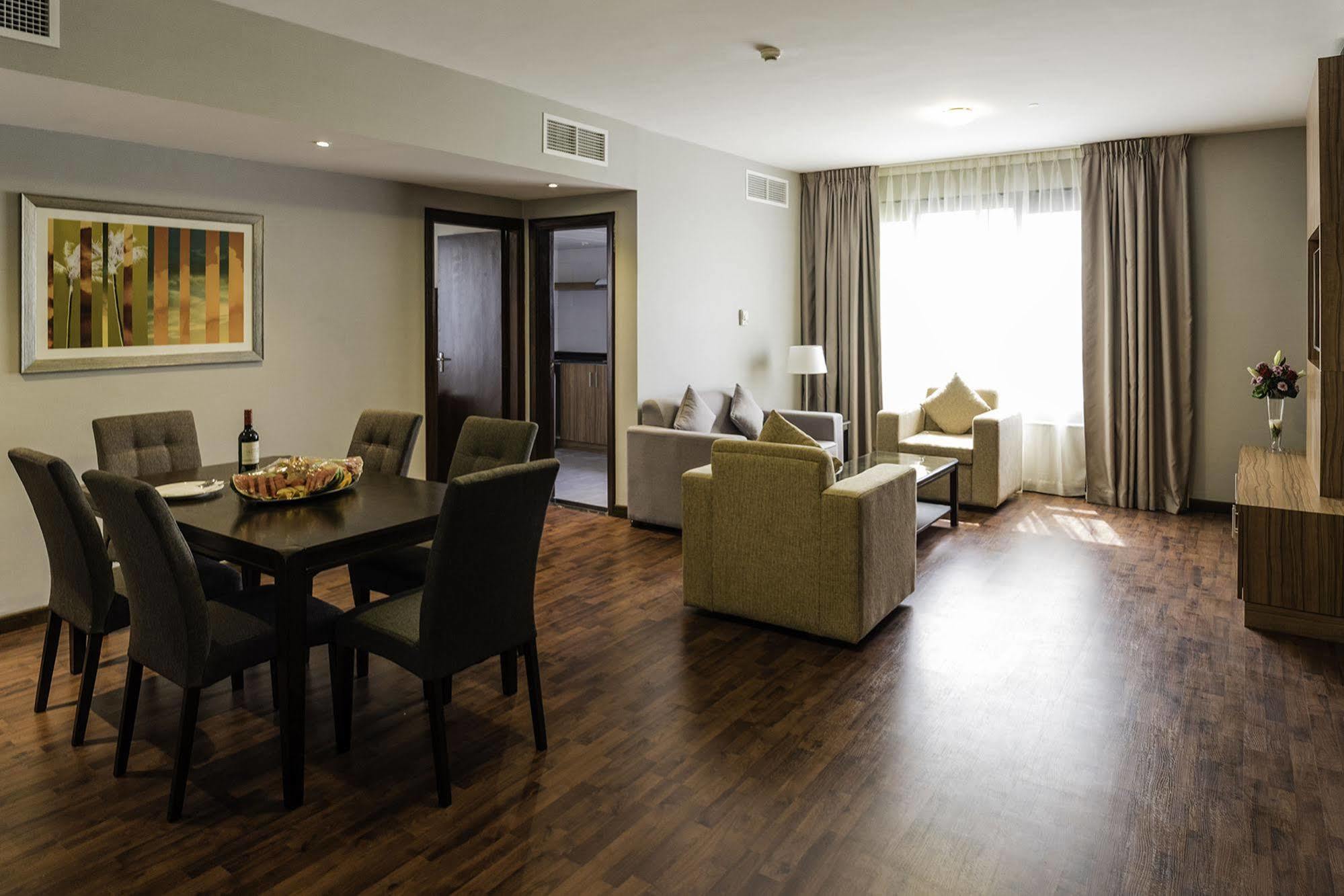 Emirates Plaza Hotel Abu Dhabi Esterno foto