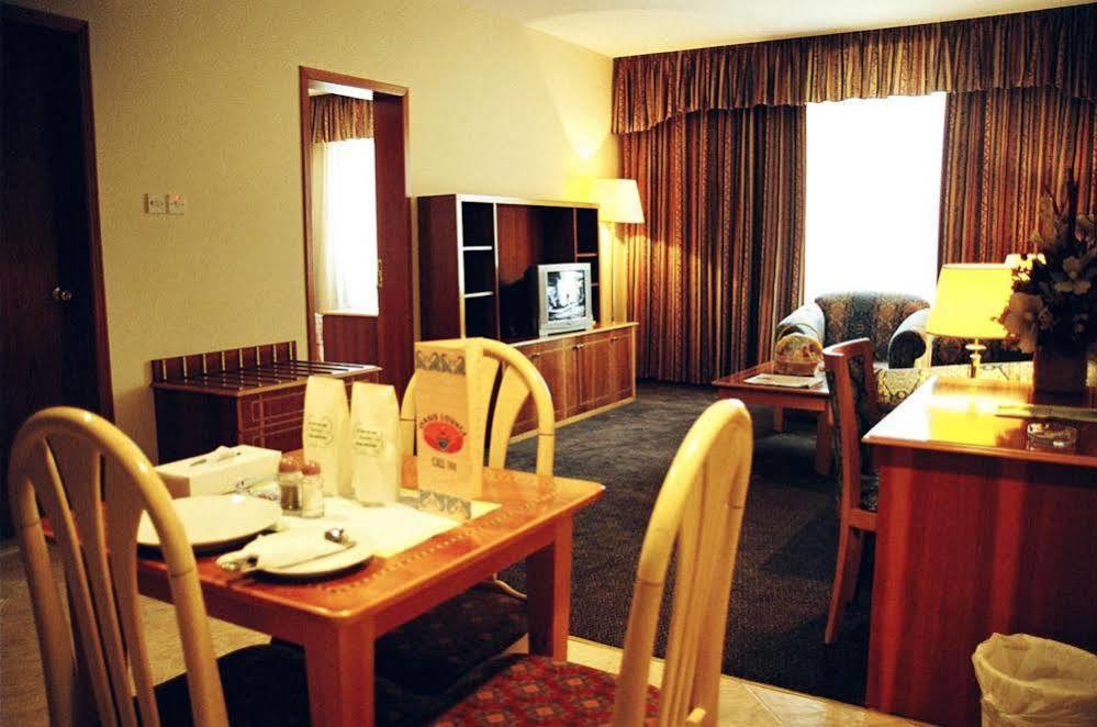Emirates Plaza Hotel Abu Dhabi Esterno foto